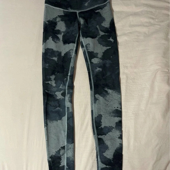 Lululemon Gray Pattern Leggings 2 - Picture 1 of 6